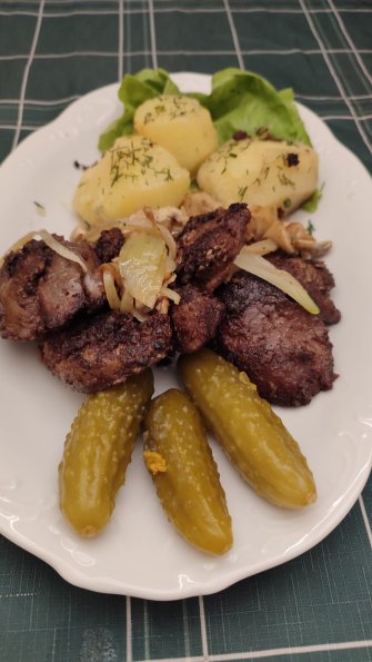 wątróbka ze swojskimi ogórami Lubomierz